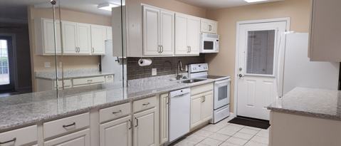 Building Photo - 2100 W Beach Dr