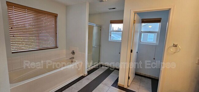 Building Photo - 17825 SE 259th Pl