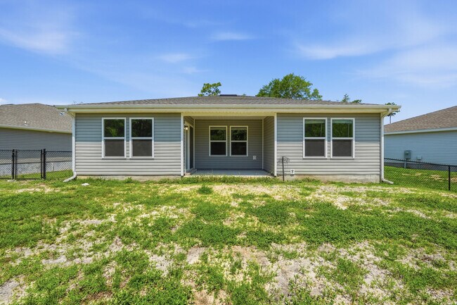 Building Photo - 136 Pfitzer Ct
