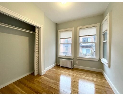 Building Photo - 51 Joy St