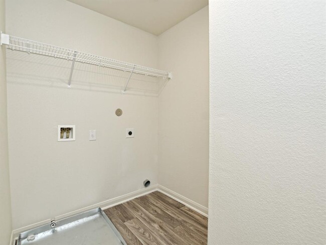 Building Photo - 341 Cres Park Dr