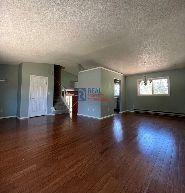 Building Photo - 3207 Camelot Dr