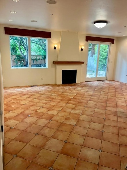 Building Photo - 445 Purisima Way