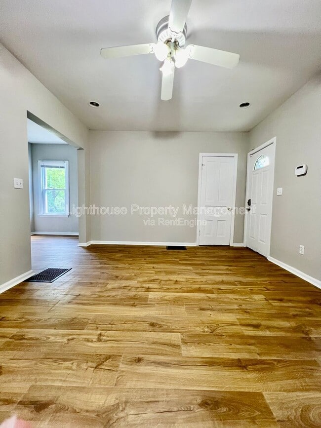 Building Photo - 708 Elizabeth St