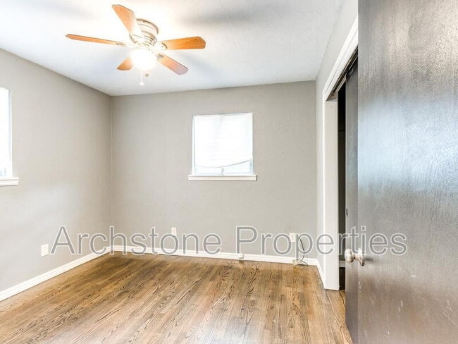 Building Photo - 608 Holoway Dr