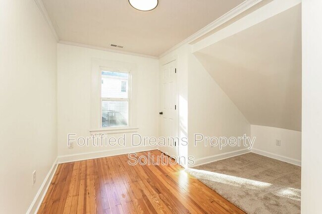 Building Photo - 410 Beaumont St SW