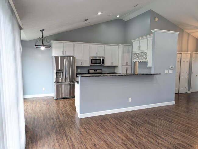 Building Photo - AVAILABLE 1/1/2026- 3 Bedroom / 2 Full Bath Home in Englewood!