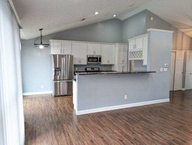 Building Photo - AVAILABLE SOON - 3 Bedroom / 2 Full Bath Home in Englewood!