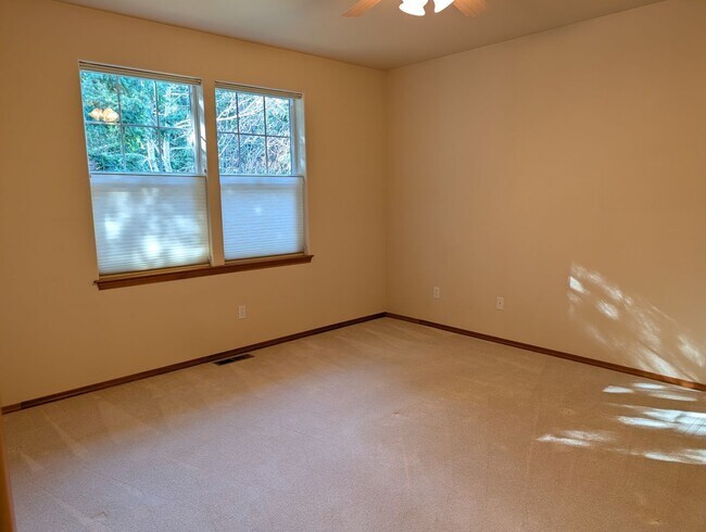 Building Photo - 2519 Stonebridge Way