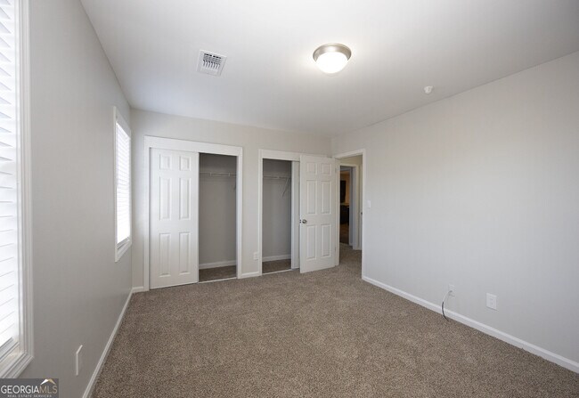Building Photo - 4883 Roswell Rd