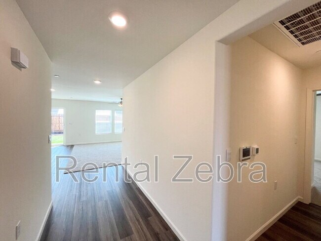 Building Photo - 4064 Cinnabar Ct