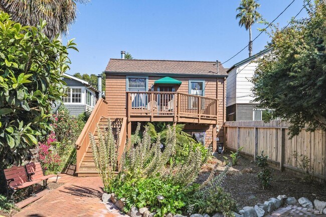 Building Photo - 415 Turney St