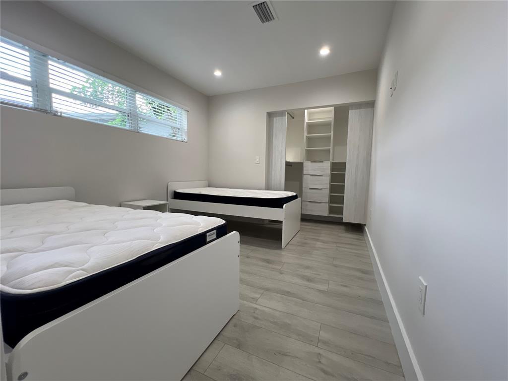 Building Photo - 1405 N 46th Ave