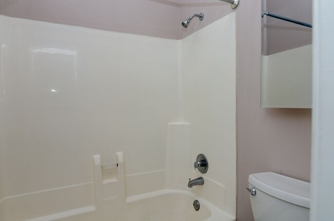 Building Photo - Convenient location!