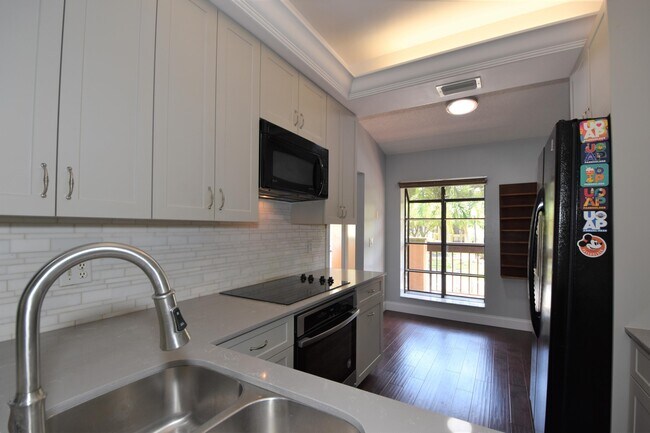 Building Photo - 5087 Oakhill Ln