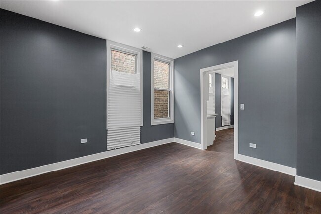 Building Photo - 2108 S Homan Ave