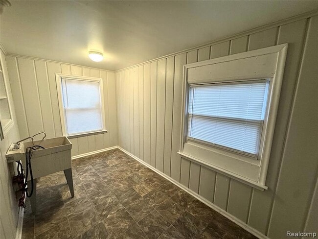 Building Photo - 14570 Lappin St