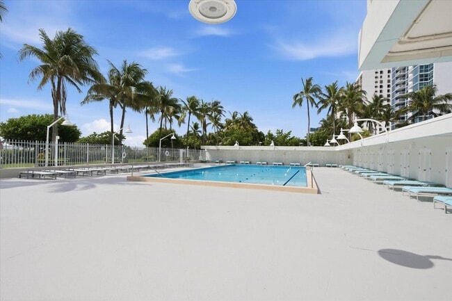 Building Photo - 2899 Collins Ave