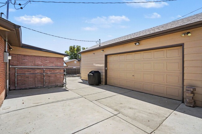 Building Photo - 6881 Fox Way