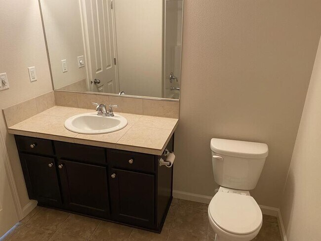 Building Photo - 3395 SE Meadowview Way
