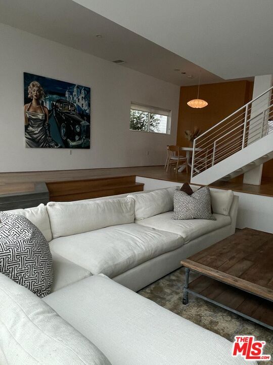 Building Photo - 338 Rennie Ave