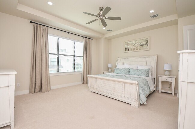 Building Photo - 1204 Fowler St