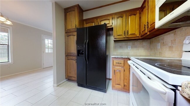 Building Photo - 1003 Val Verde Dr