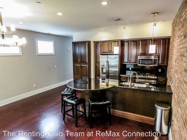 Building Photo - 166 E Gay St