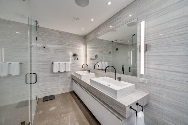 Building Photo - 2200 N Ocean Blvd