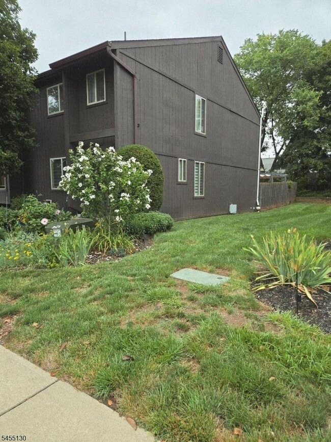 Building Photo - 14 Chelsea Way