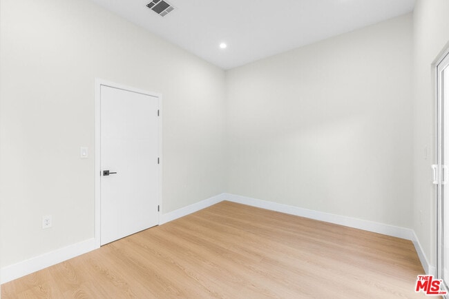 Building Photo - 5129 Don Pio Dr