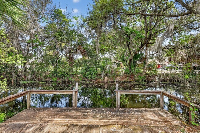 Building Photo - Fully Renovated Canal-Front Home on the Harris Chain of Lakes!