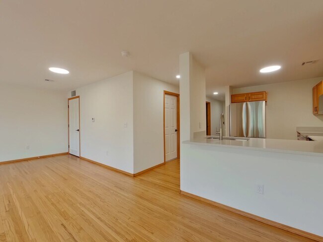 Building Photo - 1401 E Douglas Ave