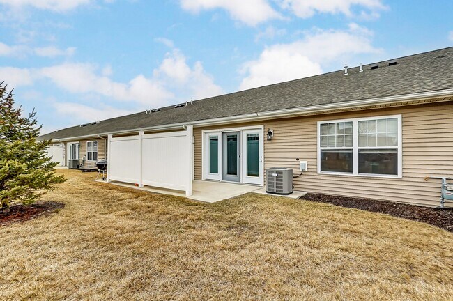 Building Photo - Victory Place Villas - 2 Bedroom, 2 Bathroom - End Unit