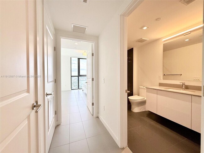 Building Photo - 1600 NE 1st Ave