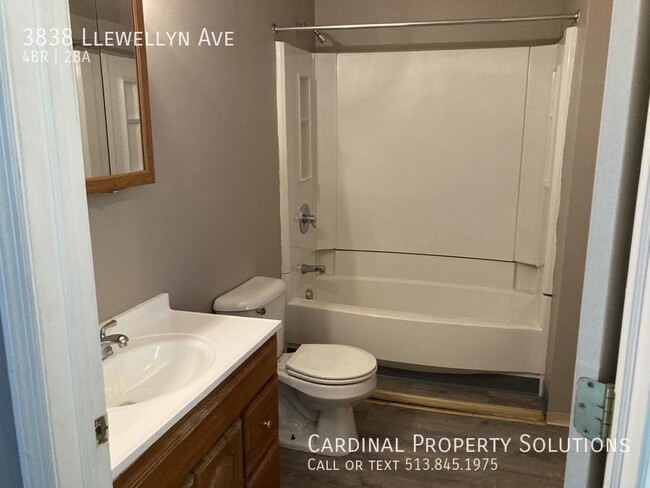 Building Photo - 3838 Llewellyn Ave