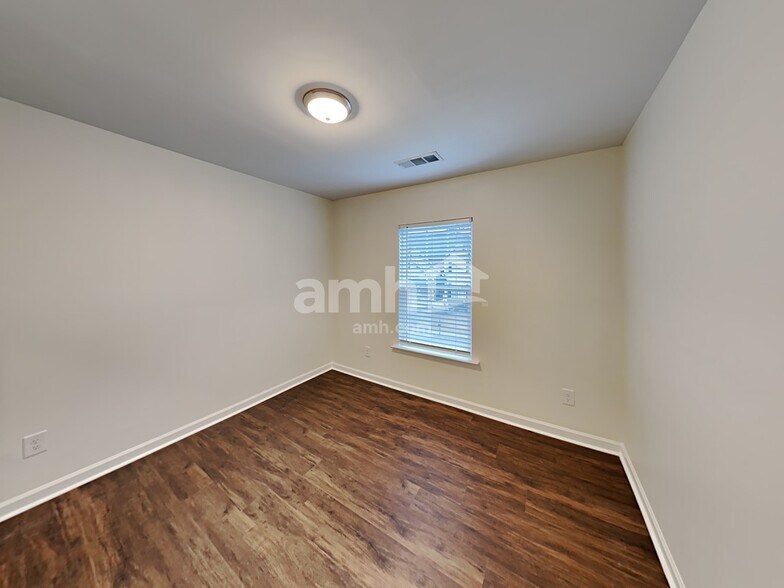 Building Photo - 515 S Fortune Way