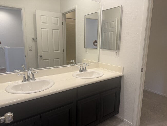 Building Photo - 4566 Mansart Ct