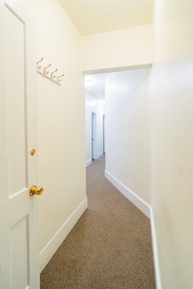 Center Hall in Apartment - 100 N Main St