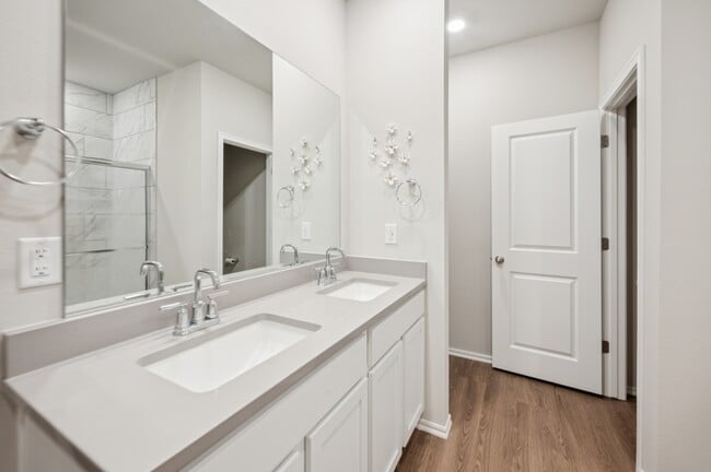 Building Photo - 4266 W Vlg Pk Dr