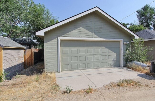 Building Photo - Immaculate Home w/Open Floor-Plan Nestled on the Boise Bench