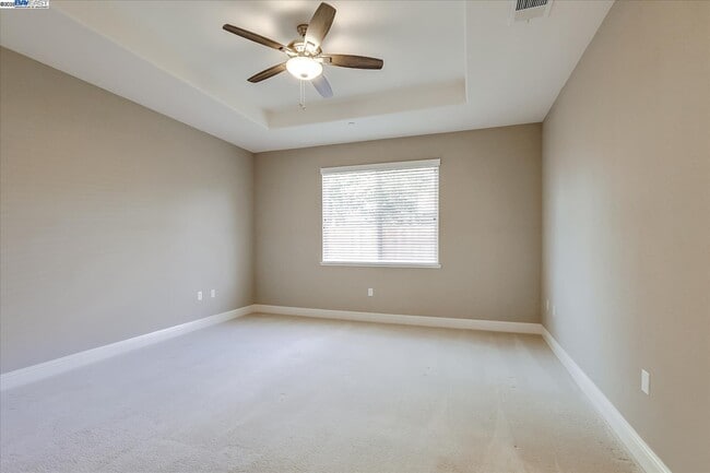 Building Photo - 1610 Chestnut Ct