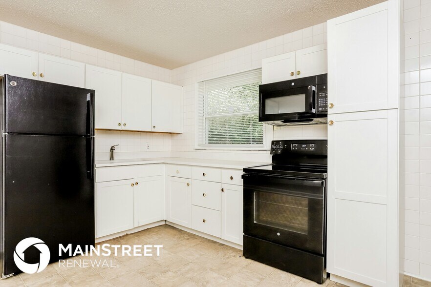 Building Photo - 1455 Broadlawns Ln