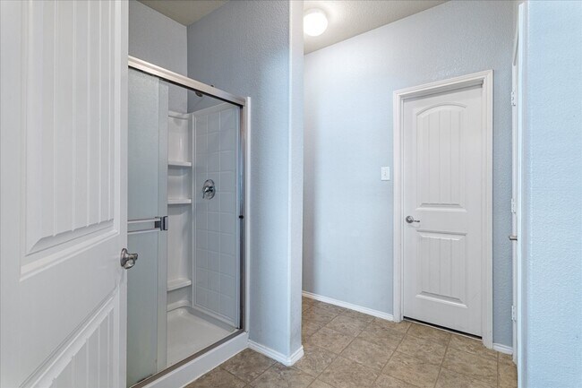 Building Photo - 9141 Blackstone Dr
