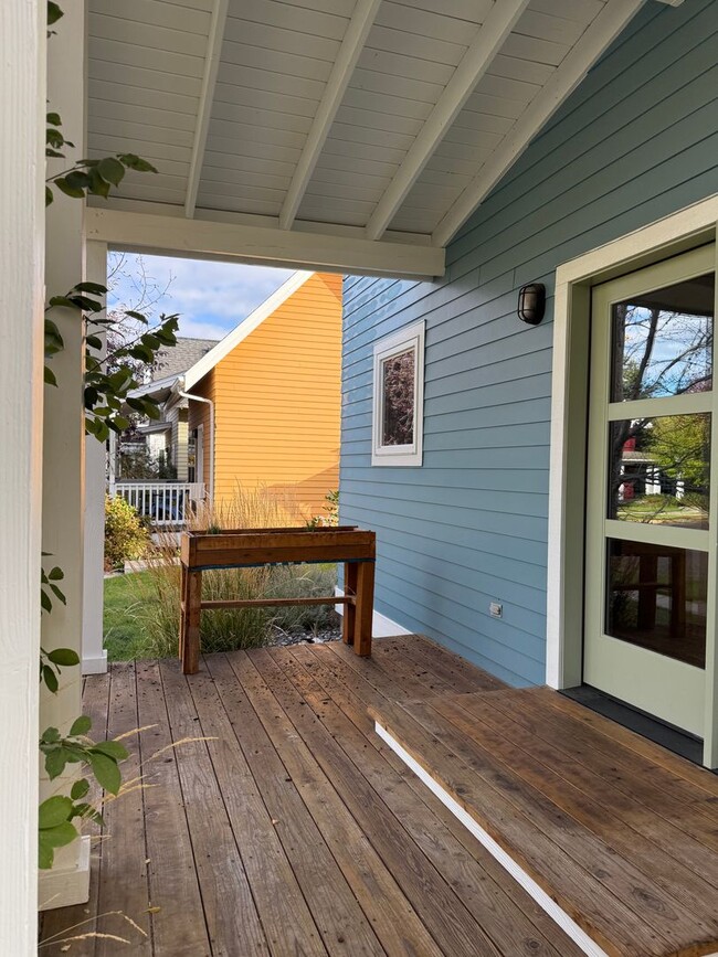 Building Photo - A Lovely Westside Single Family Home in the Desirable Valley West Subdivision