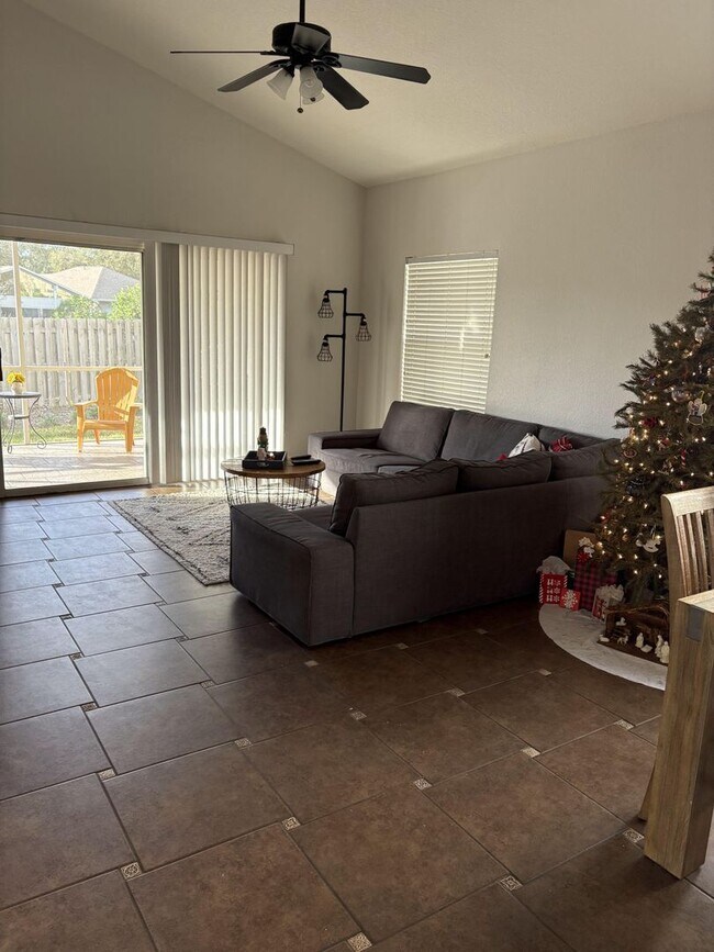Building Photo - three bedroom, two bath home in the Countr...
