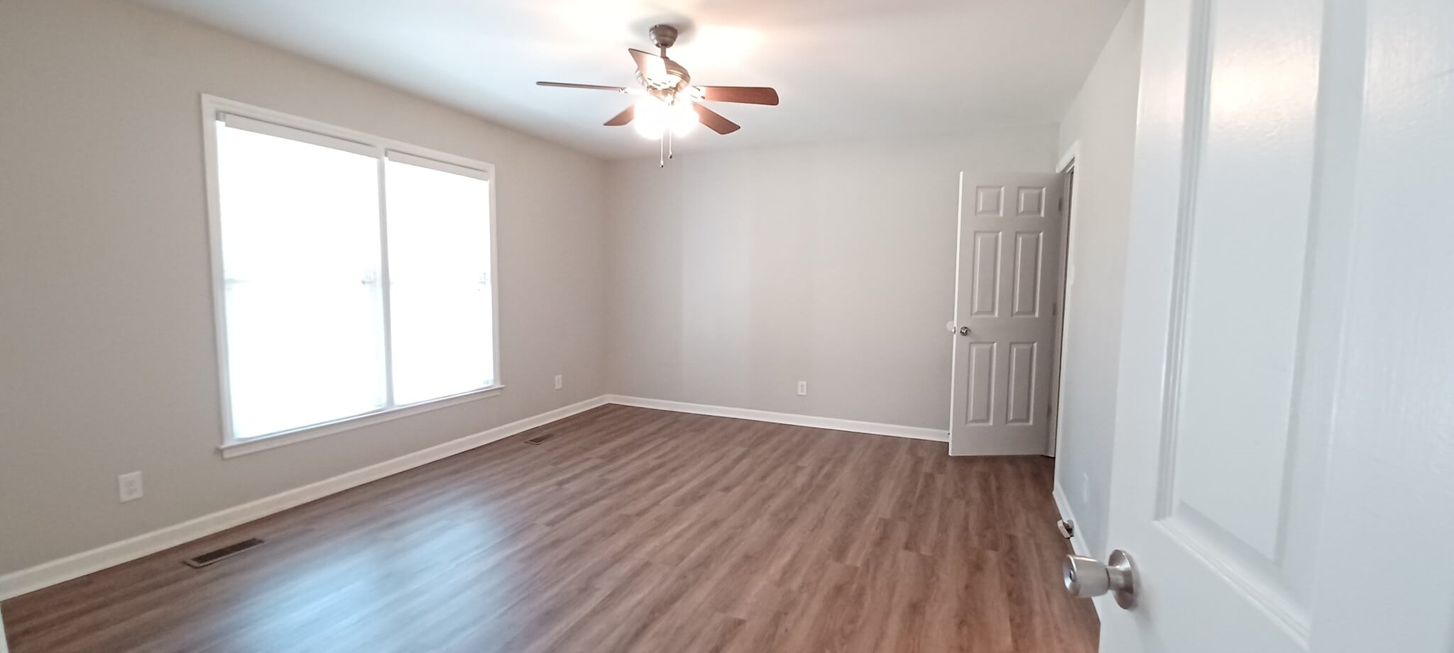 Building Photo - 206 S Hillcrest Dr