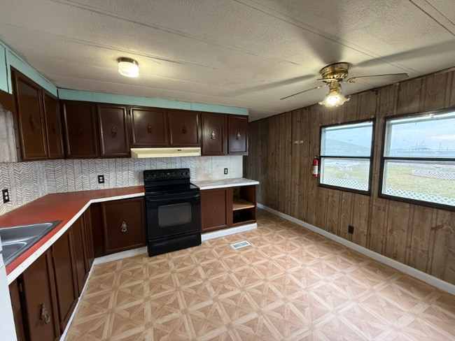 Building Photo - 110 Herman Ln