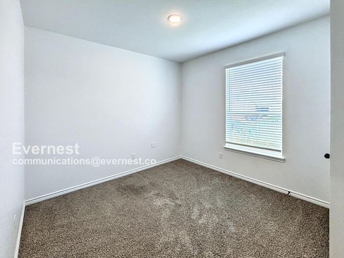Building Photo - 2119 Hornbeam St