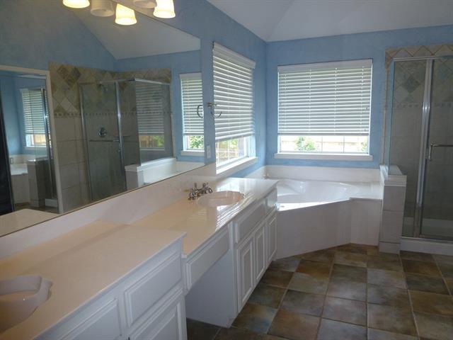 Building Photo - 3909 Clifton Dr